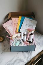Discover the complete self-care gift guide for anyone needing a relaxing break. Explore calming, cozy, and wellness gift ideas to reduce stress and restore balance.