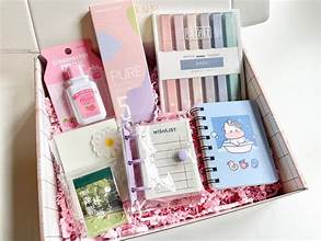 In a digital world dominated by screens, aesthetic stationery has made a powerful comeback—becoming one of the most thoughtful and trendy gift choices for writers, students, and creatives. From beautifully designed notebooks to pastel highlighters and artistic planners, aesthetic stationery is more than just functional—it’s a lifestyle statement.