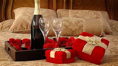 Discover creative romantic gifts for him that go beyond the traditional. Explore unique, meaningful, and unforgettable gift ideas to surprise your partner.